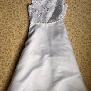 Girls first communion or flower girl dress (NWOT, size 8)